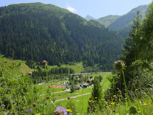 Camping Splügen - Campingplatz mit Blick auf die Berge