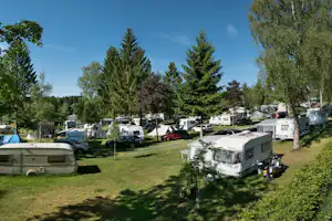 Camping auf Kengert - Wohnwagenstellplätze im Grünen auf dem Campingplatz