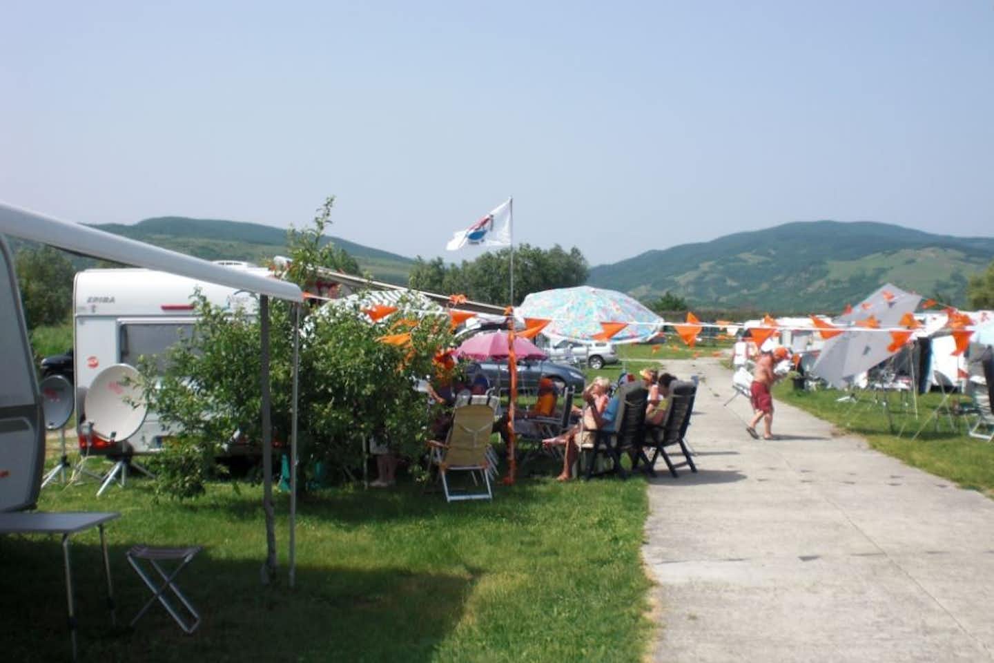 Camping Aurel Vlaicu  -  Stellplatz vom Campingplatz im Grünen