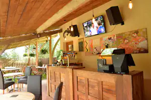 Camping Aux Mêmes - Café auf dem Campingplatz