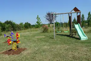 Camping Aux Mêmes - Kinderspielplatz auf dem Campingplatz