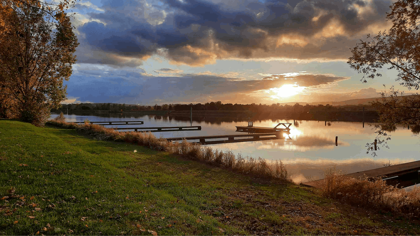 Camping Aux Rives du Soleil - Sonnenuntergang über dem See