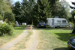Camping Aux Sources de Lescheret - Wohnwagenstellplätze im Grünen auf dem Campingplatz