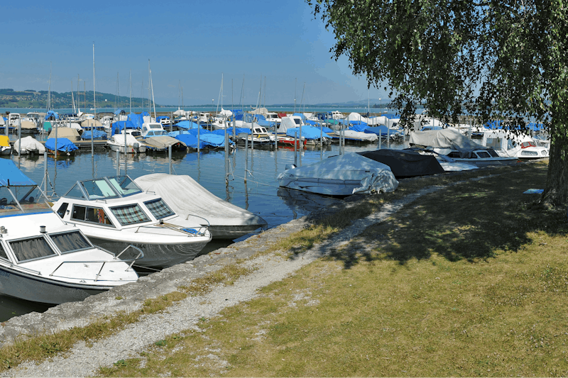 Camping Avenches Plage - Jachthafen in der Nähe vom Campingplatz