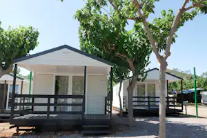 Camping Azahar - Mobilheim mit Veranda auf dem Campingplatz