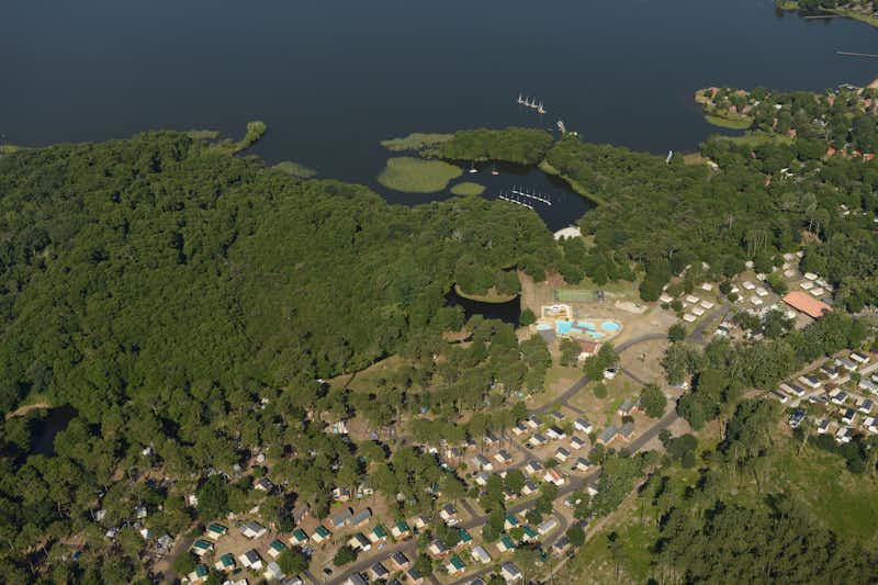 Camping Azu'Rivage - Campingplatz am Etang de Soutons aus der Vogelperspektive