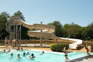 Camping Azu'Rivage - Poolbereich vom Campingplatz mit Wasserrutsche