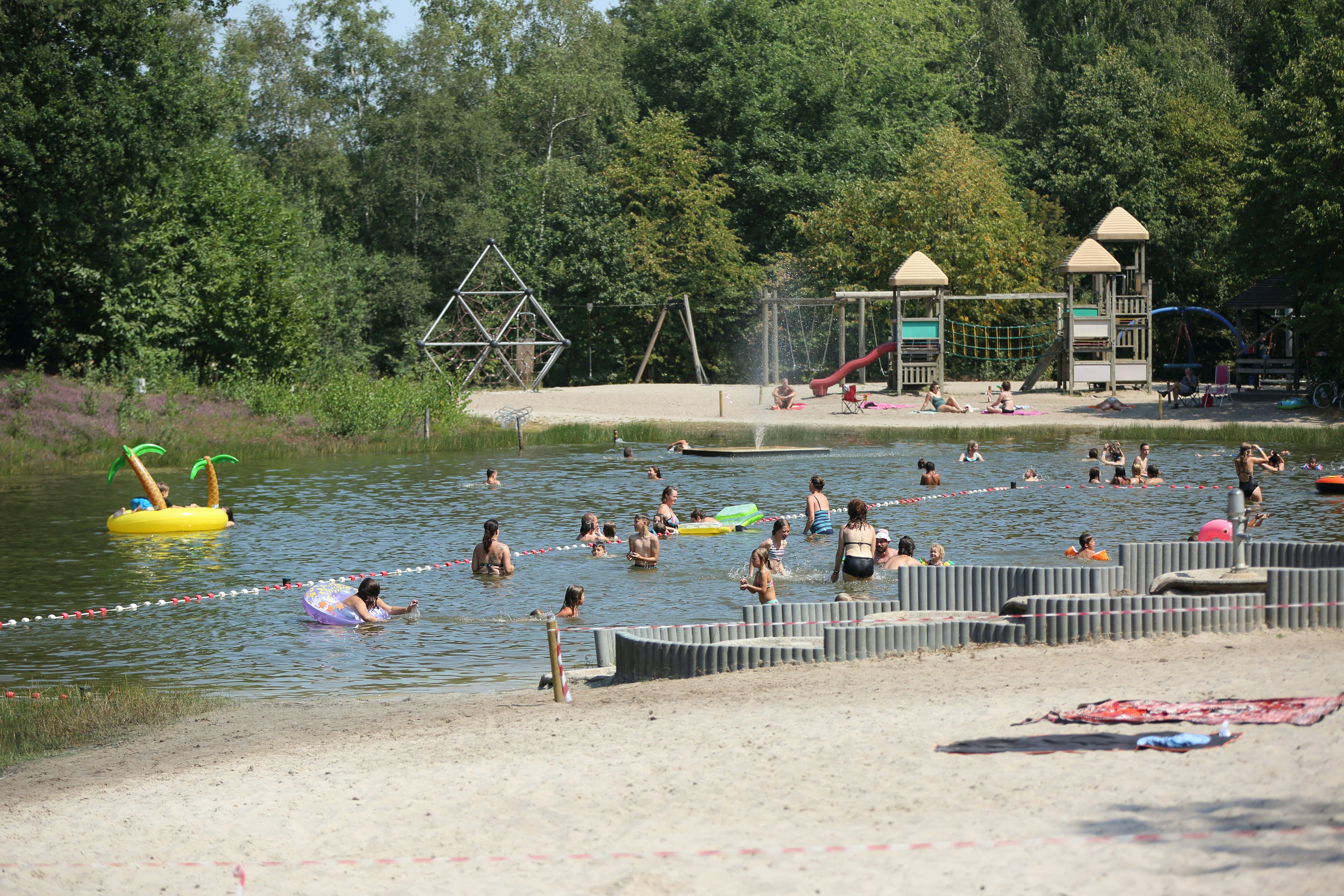 Camping Baalse Hei - Badestrand am See mit abgetrennten Schwimmbereich 
