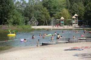 Camping Baalse Hei - Badestrand am See mit abgetrennten Schwimmbereich