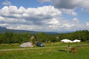 Camping Babou Maramures - Zeltplatz im Grünen mit Blick auf die Berge