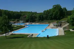 Camping Bachtalen - Pool vom Campingplatz mit Wasserrutsche und Liegewiese