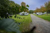 Camping Bad Sonnenland - Wohnmobil un Wohnwagen Stellplaetze auf der Wiese