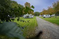 Camping Bad Sonnenland - Wohnmobil un Wohnwagen Stellplaetze auf der Wiese