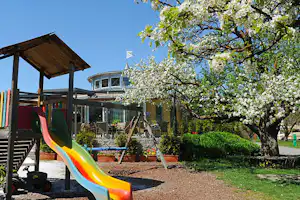 Camping Badlerhof - Spielplatz vom Campingplatz mit Rutsche und Schaukel