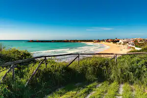 Camping Baia Dei Coralli - Stellplatz vom Campingplatz mit Blick auf den Strand am Mittelmeer