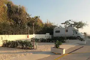 Camping Baia Dei Coralli - Wohnmobil auf dem Stellplatz vom Campingplatz