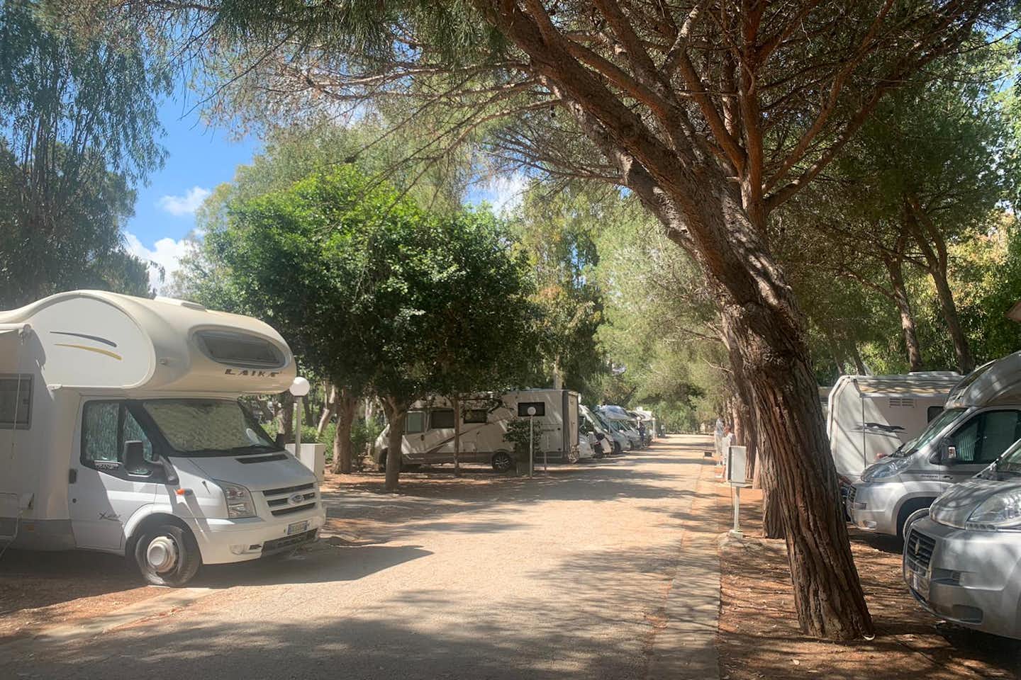 Camping Baia del Sole - Wohnmobil- und  Wohnwagenstellplätze auf dem Campingplatz