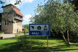 Camping Baili - Hinweisschilder auf dem Campingplatzgelände