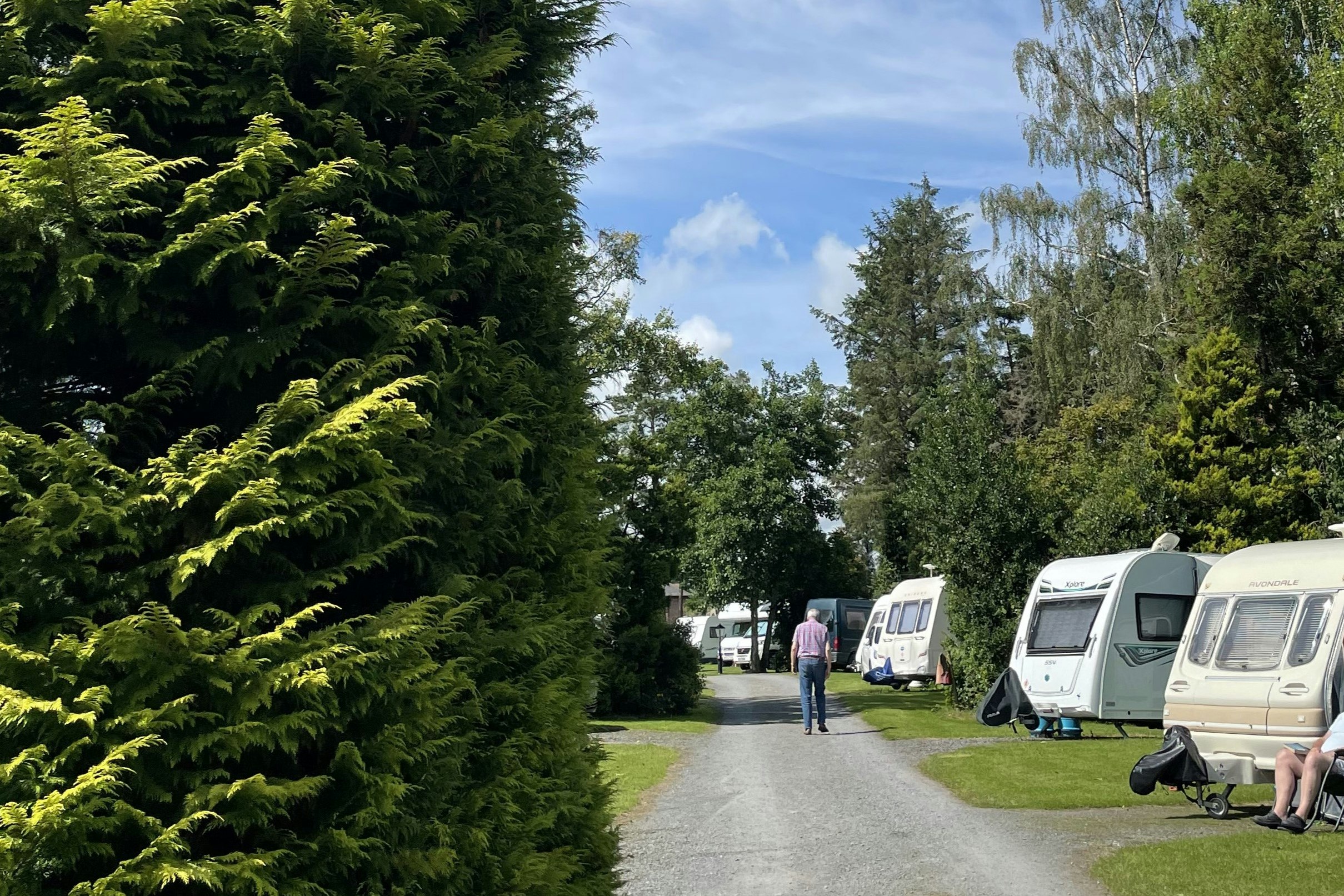 Ballinacourty House Caravan & Camping  Camping Ballinacourty House - Wohnmobil- und Wohnwagenstandplätze auf der Wiese