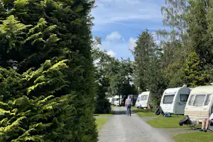 Ballinacourty House Caravan & Camping Camping Ballinacourty House - Wohnmobil- und Wohnwagenstandplätze auf der Wiese