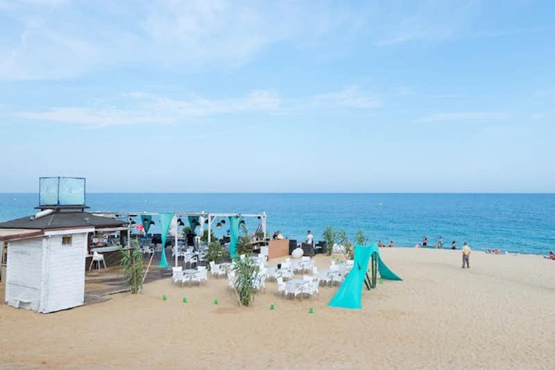 Camping Barcelona  -  Restaurant vom Campingplatz mit Terrasse am Strand in Katalonien