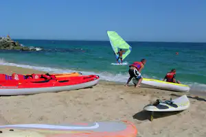 Camping Barcelona - Wassersport am Strand vom Campingplatz