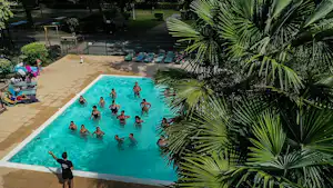 Camping Baretous-Pyrénées - Aqua Kurs in Pool auf dem Campingplatz