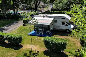 Camping Baretous-Pyrénées - Standplatz mit Wohnmobil auf dem Campingplatz