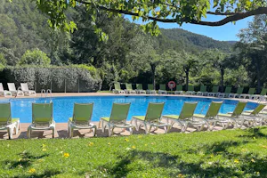 TAIGA Bassegoda Park Camping Bassegoda Park - Pool mit Liegestühlen