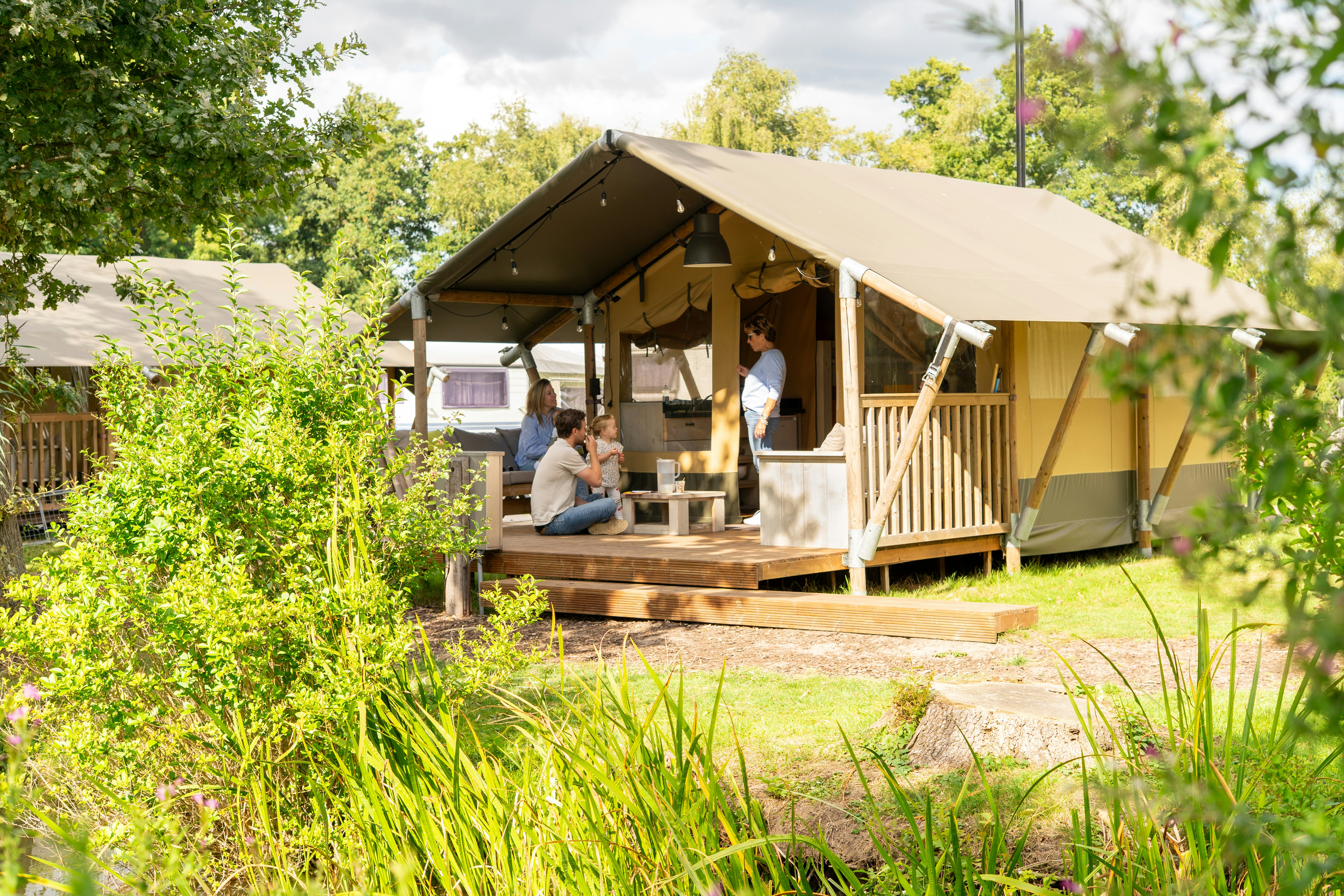 Camping Batenstein  BijBatenstein stadscamping Woerden - Glamping-Zelte auf dem Campingplatz