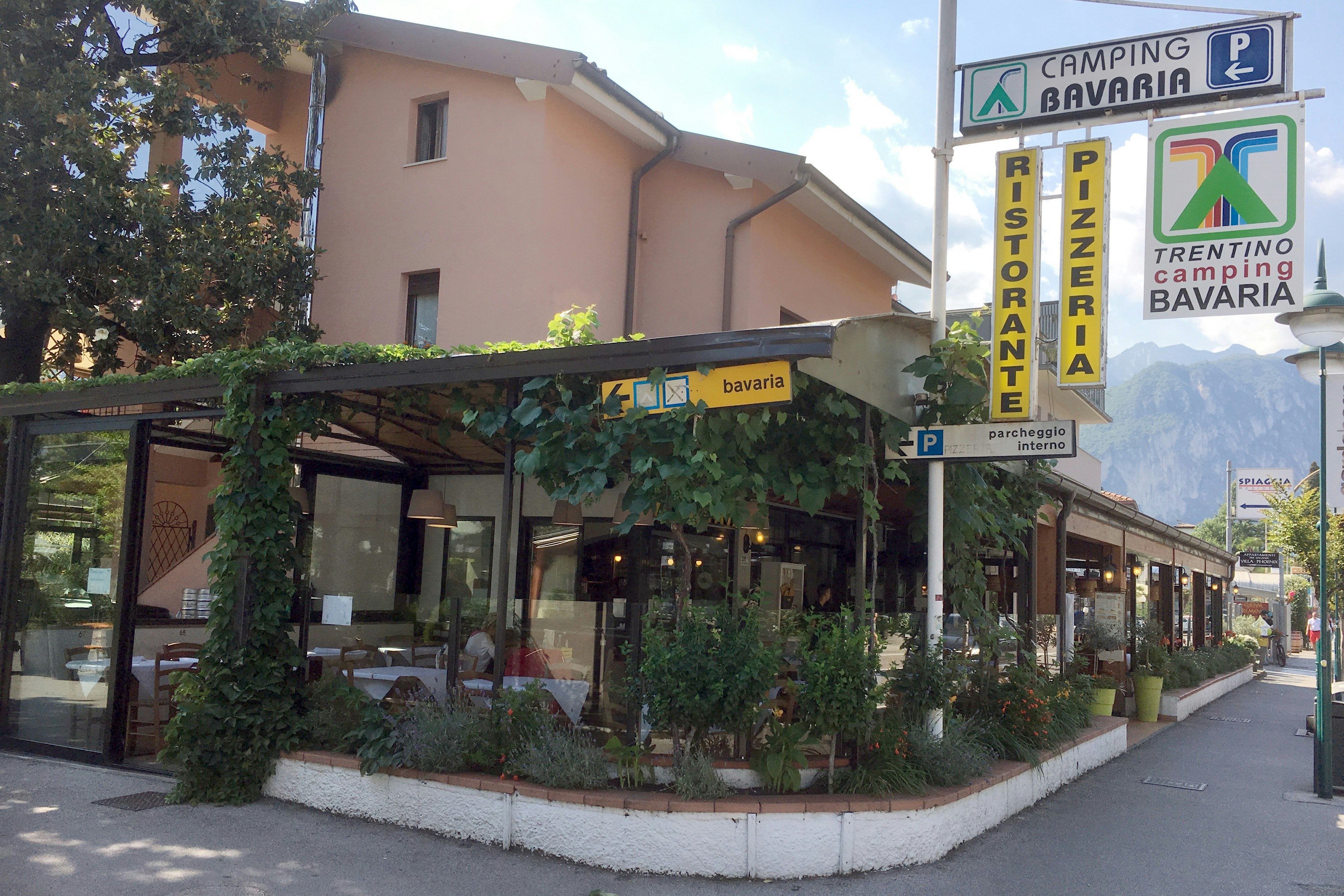 Camping Bavaria - Restaurant vom Campingplatz mit Terrasse