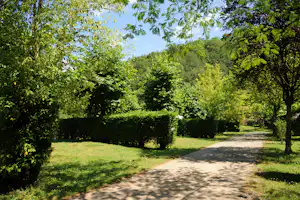 Camping Baztan - Wohnwagen- und Wohnmobilstellplätzen zwischen Bäumen