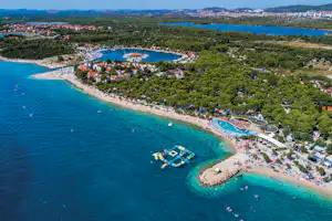 Amadria Park Camping Šibenik - Luftaufnahme des Campingplatzes