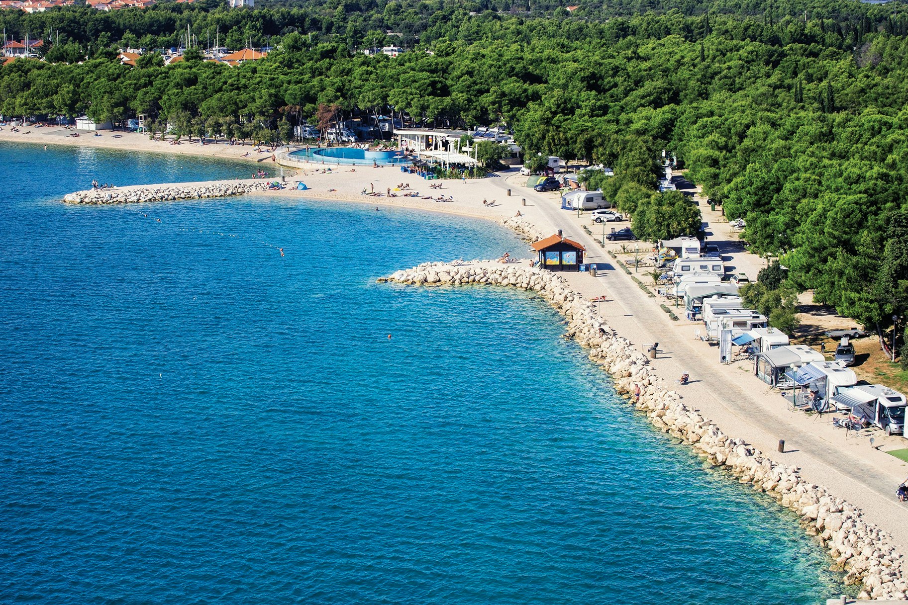 Amadria Park Camping Šibenik  - Strand am Campingplatz aus der Vogelperspektive