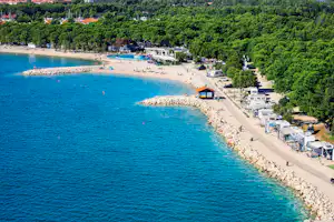 Amadria Park Camping Šibenik - Strand am Campingplatz aus der Vogelperspektive