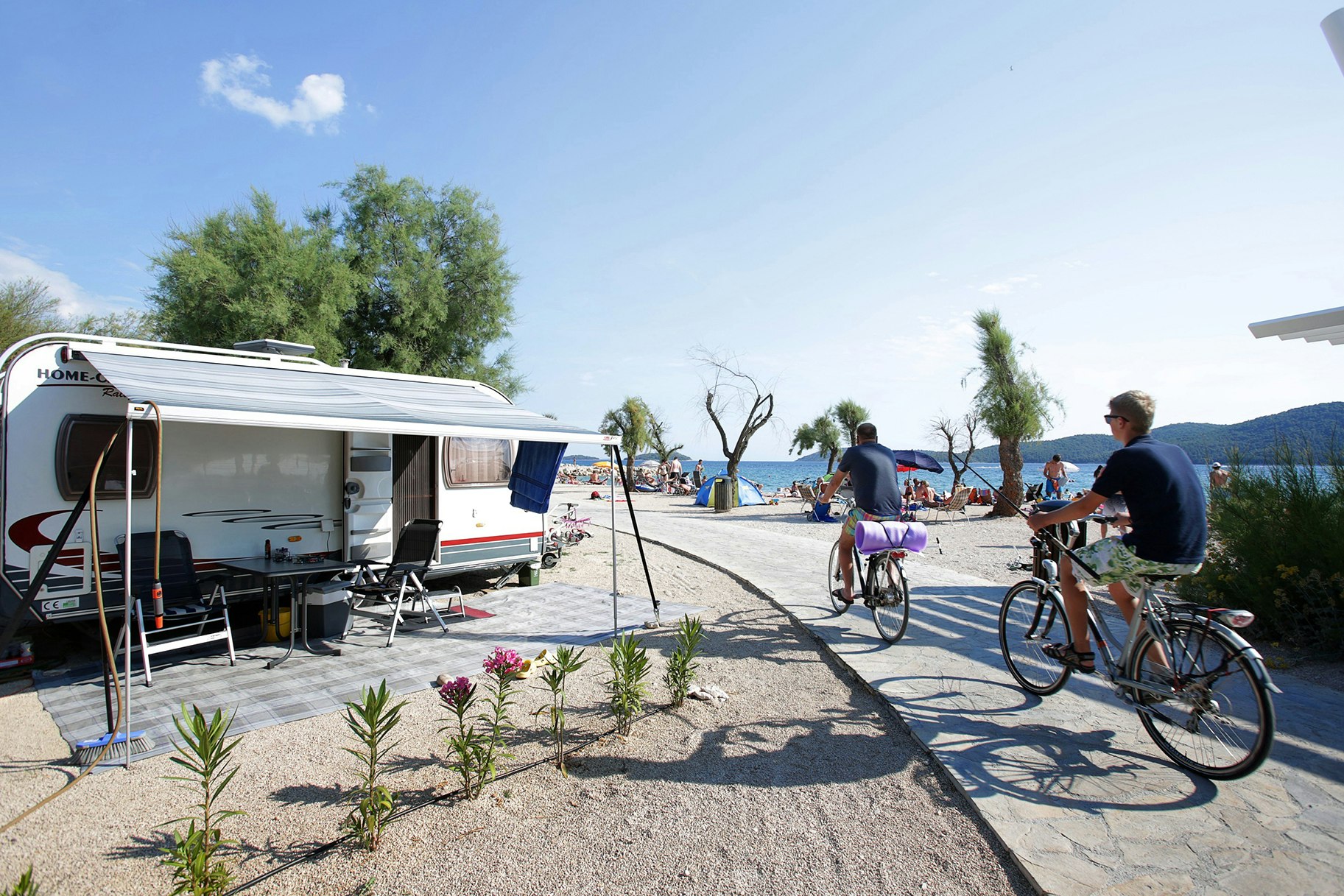 Amadria Park Camping Šibenik - Standplätze mit Meerblick auf dem Campingplatz