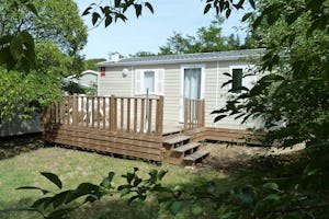Mobilheim im Grünen mit Terasse auf dem Camping Beau Rivage