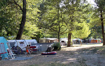 Camping Beau Rivage (Cardet)