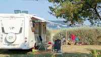 Camping Beau Rivage - Wohnmobilstellplätze mit Blick auf das Meer