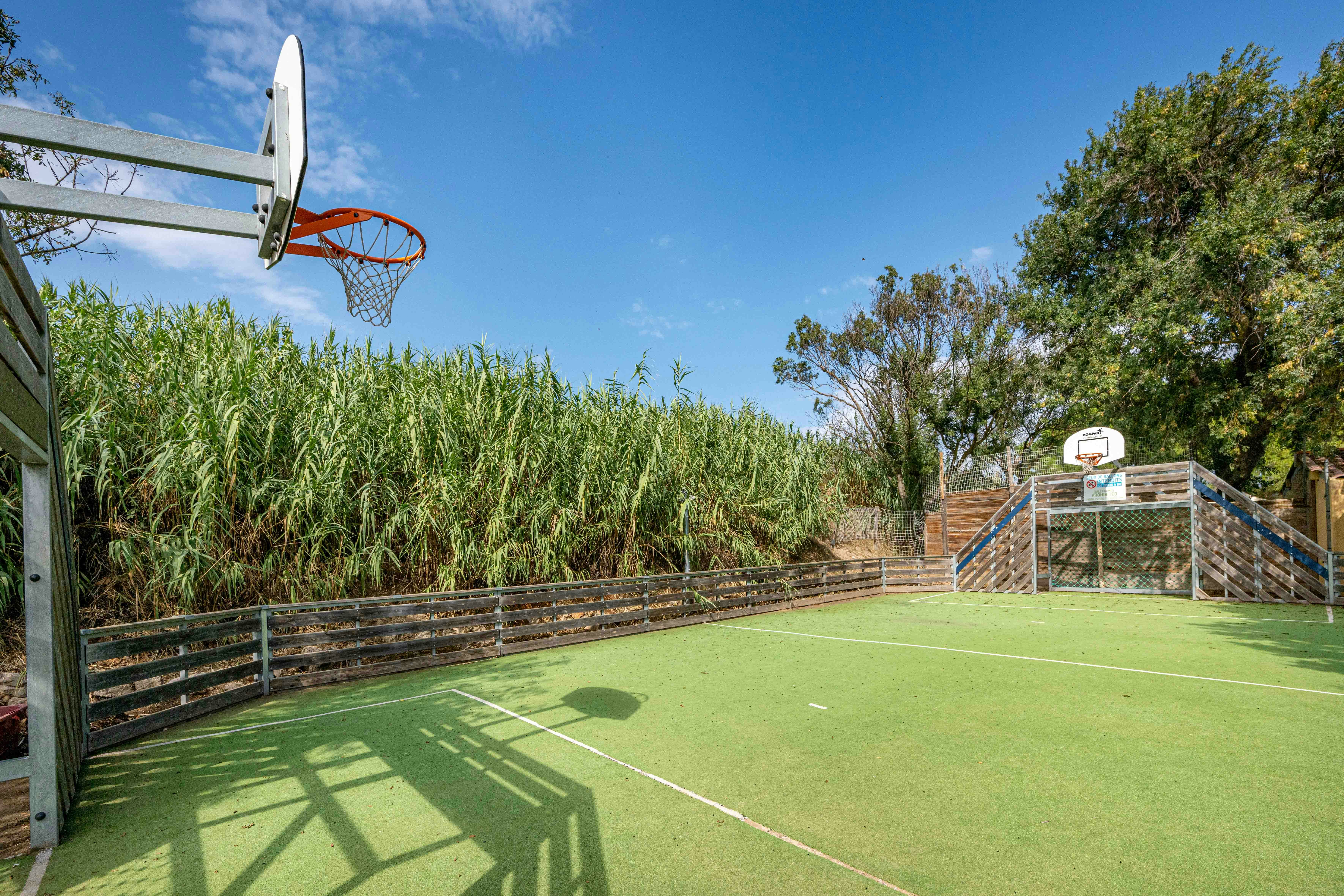 Camping Koawa Beau Rivage .- Sportplatz