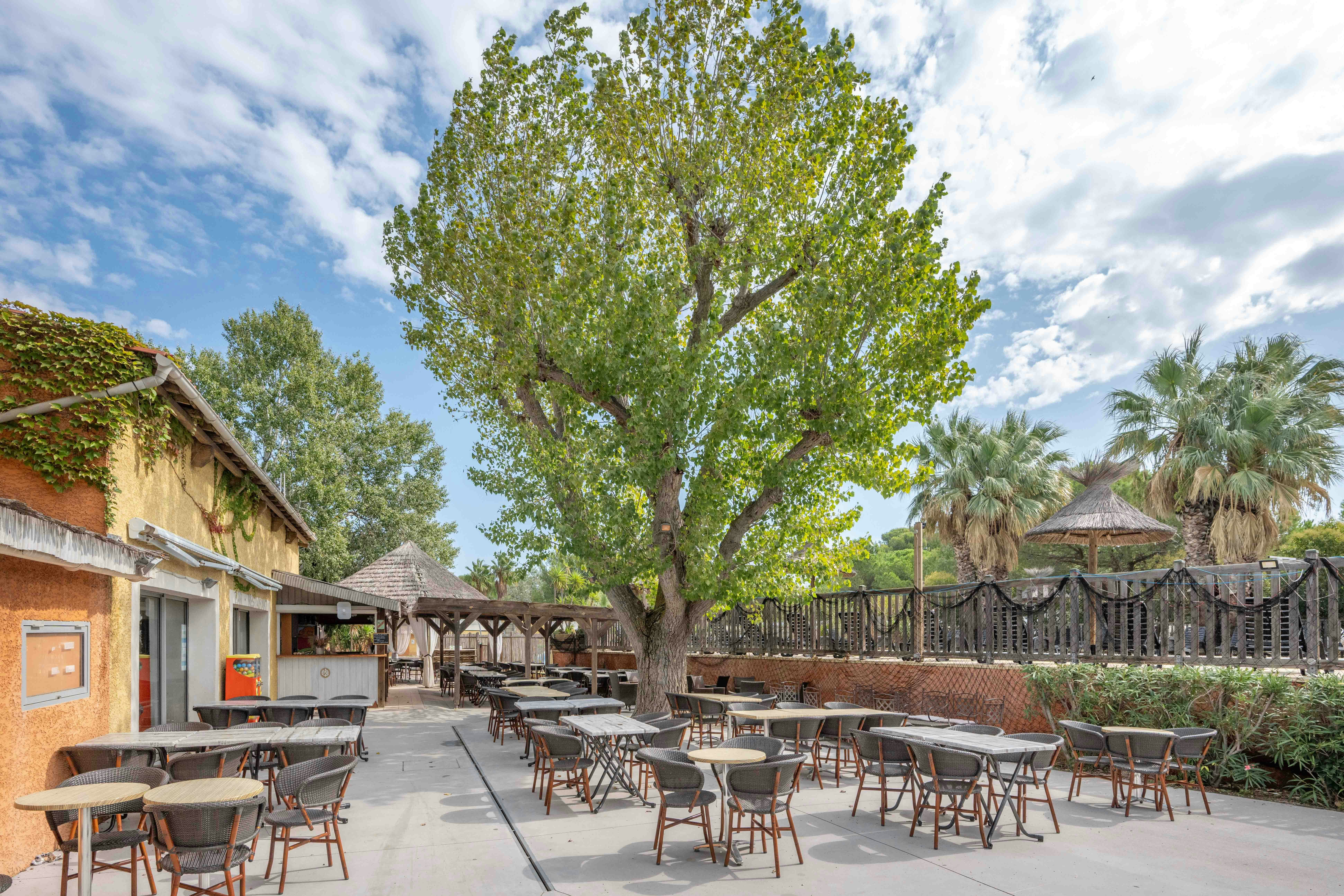 Camping Koawa Beau Rivage - Außenbereich Restaurant