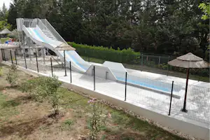 Camping Beau Rivage - Wasserrutsche auf dem Campingplatz