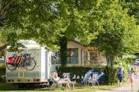Camping Beauregard -  Wohnwagenstellplätze im Grünen auf dem Campingplatz