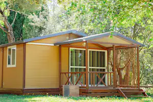 Camping Begur - Mobilheim mit Terrasse auf dem Campingplatz