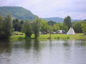 Camping & Ferienpark Bei Jena Camping Bei Jena - Blick auf das Ufer des Sees