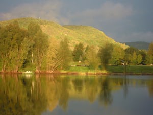 Camping & Ferienpark Bei Jena Camping Bei Jena - Blick auf den See am Campingplatz