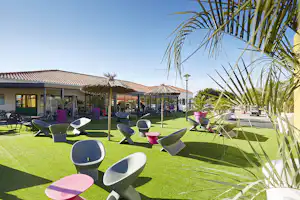 Camping Bel Air - Außenbereich vom Restaurant auf dem Campingplatz