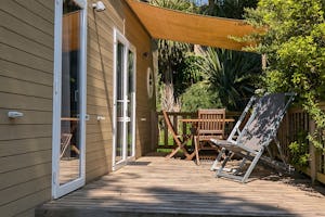 Camping Bel Air - Mobilheim mit Terrasse auf dem Campingplatz