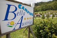 Camping Bella Austria - Eingangsschild des Campingplatzes