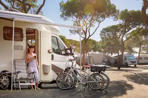 Camping Bella Terra - Stellplatz für Wohnwagen auf dem Gelände vom Campingplatz